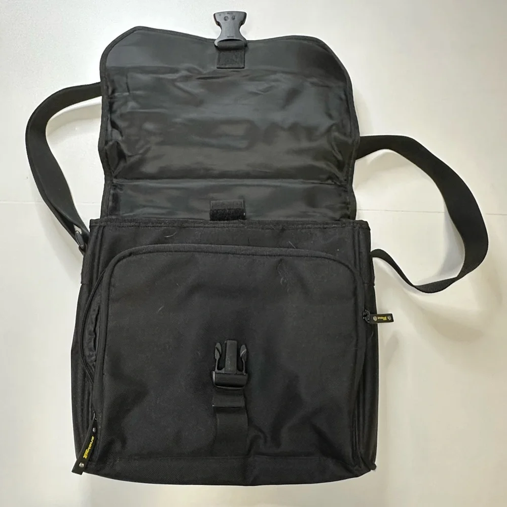 Targus Tablet or Small Laptop‎ Messenger Shoulder & Hand Carry Bag College Ready